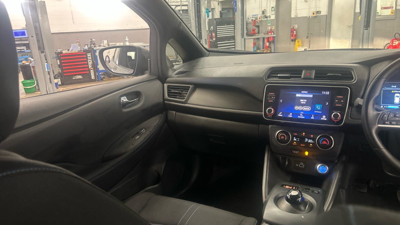 Nissan LEAF 110kW Acenta 39kWh 5dr Auto Electric Hatchback